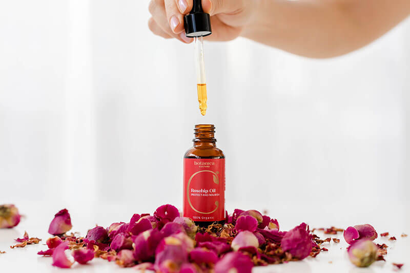 Rosehip Oil with rose flowers